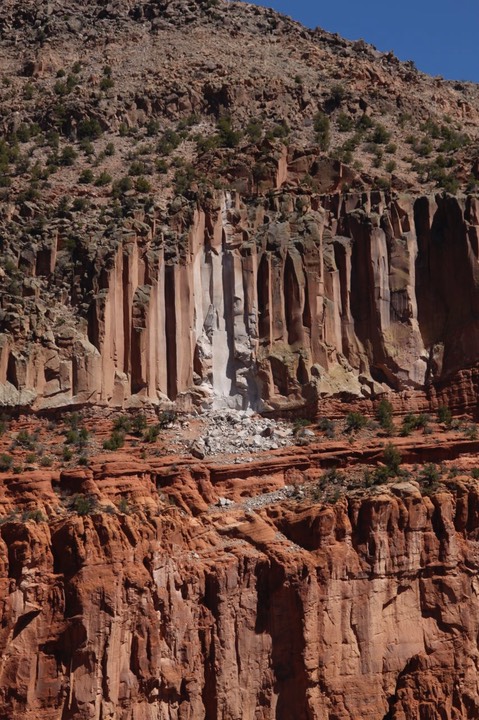 Bandelier_Tuff_zoom