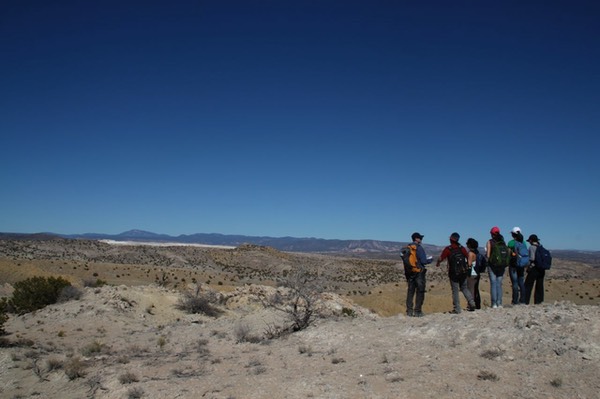 Helge_w_some_students_on_ridge